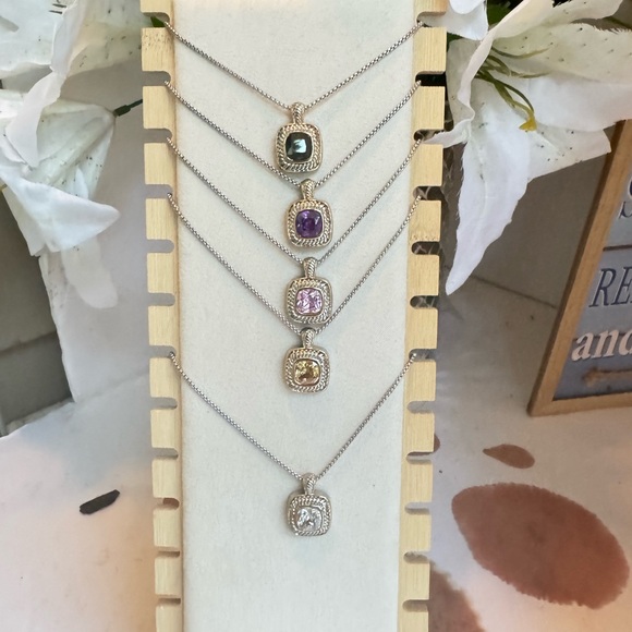 CLOVER NECKLACE - Picture 12 of 14